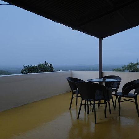 Hotel Ashirwad Junagadh Eksteriør bilde