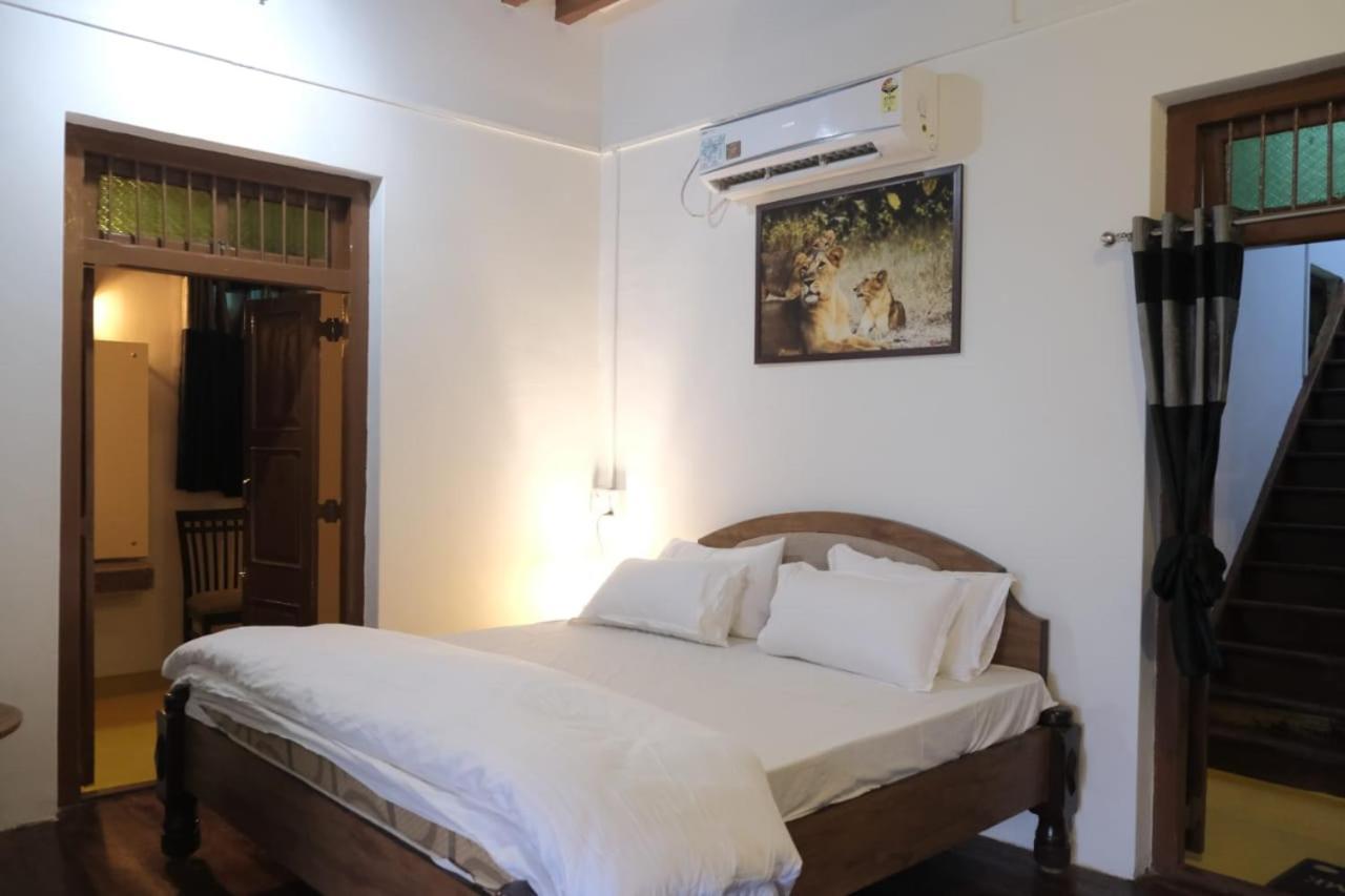 Hotel Ashirwad Junagadh Eksteriør bilde