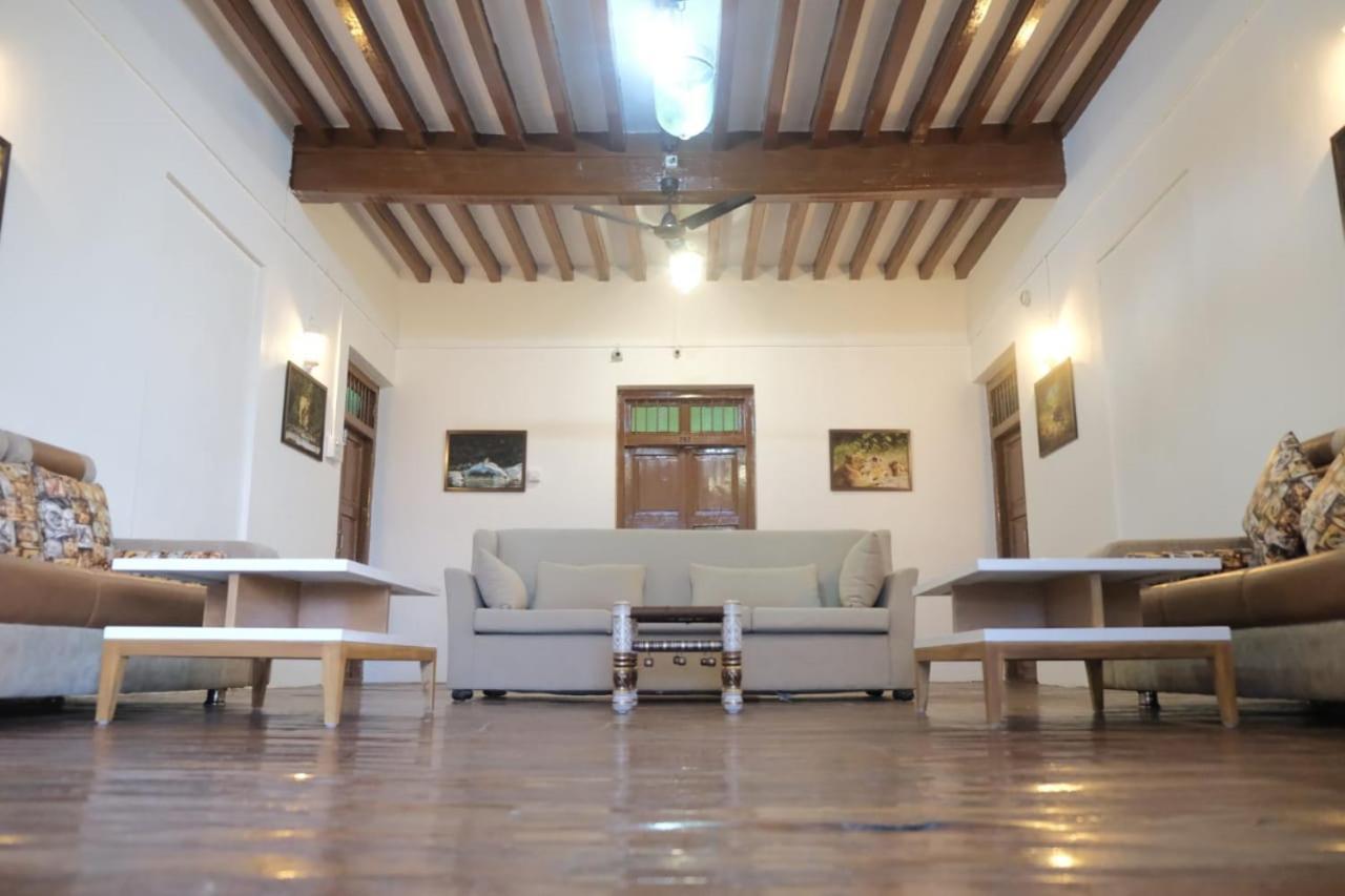 Hotel Ashirwad Junagadh Eksteriør bilde